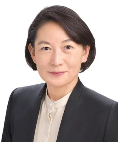 足立 朋子 氏